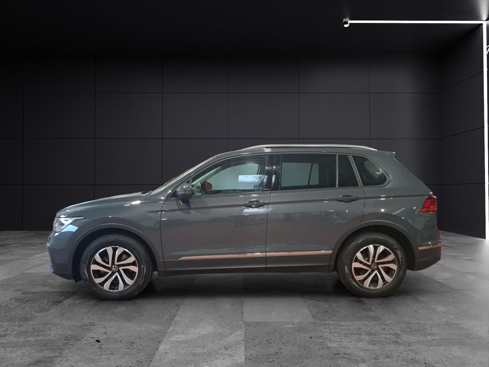 Fahrzeugabbildung Volkswagen Tiguan TSI Active LED Navi ACC PDC SH