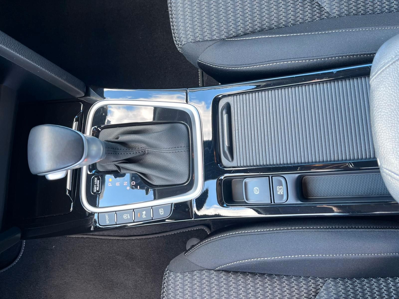 Fahrzeugabbildung Kia CEED_5 1.5T DCT7 JBL ADAS BENZIN