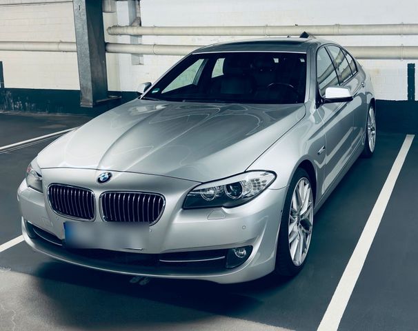 BMW Bmw 528 i F10 in Titan-Silber mit 20 Zoll ...