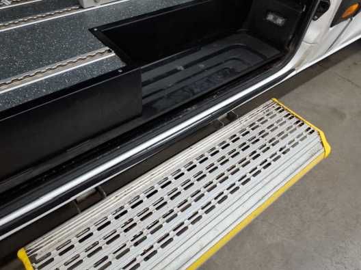 Fahrzeugabbildung Mercedes-Benz Sprinter 317 Kombi L2H2 Mobility Rollstuhl Lift