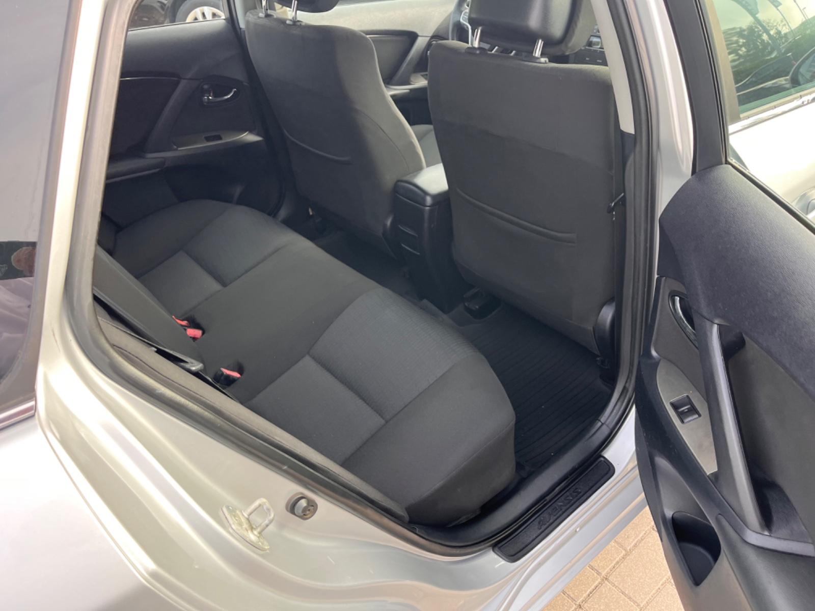 Toyota Avensis 2009 — photo 18