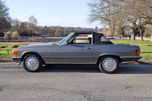 Mercedes-Benz 560 SL sehr guter Zustand
