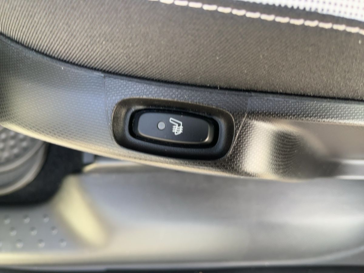 Fahrzeugabbildung Renault Twingo EQUILIBRE SCe 65 SHZ Kamera Navi - mit KI generiert/bearbeitet