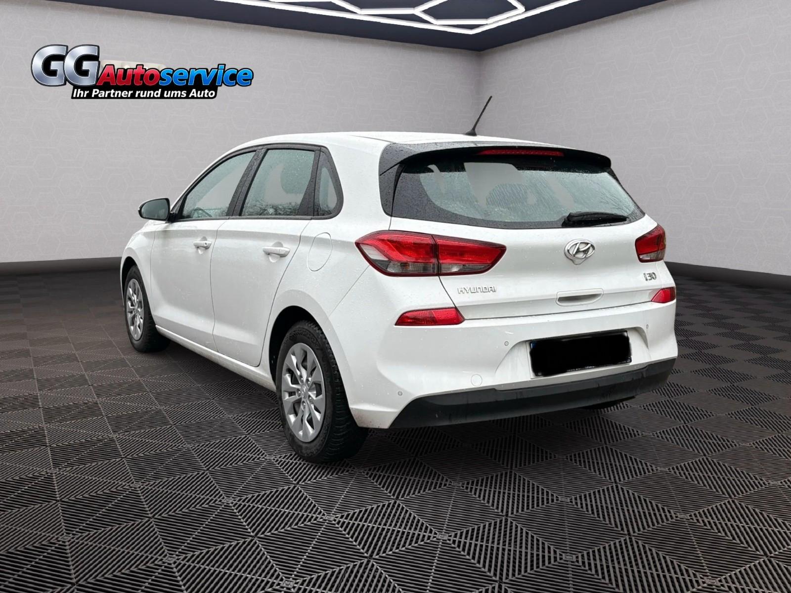 Hyundai i30 Select *1.Hand*Scheckheft*TÜV*