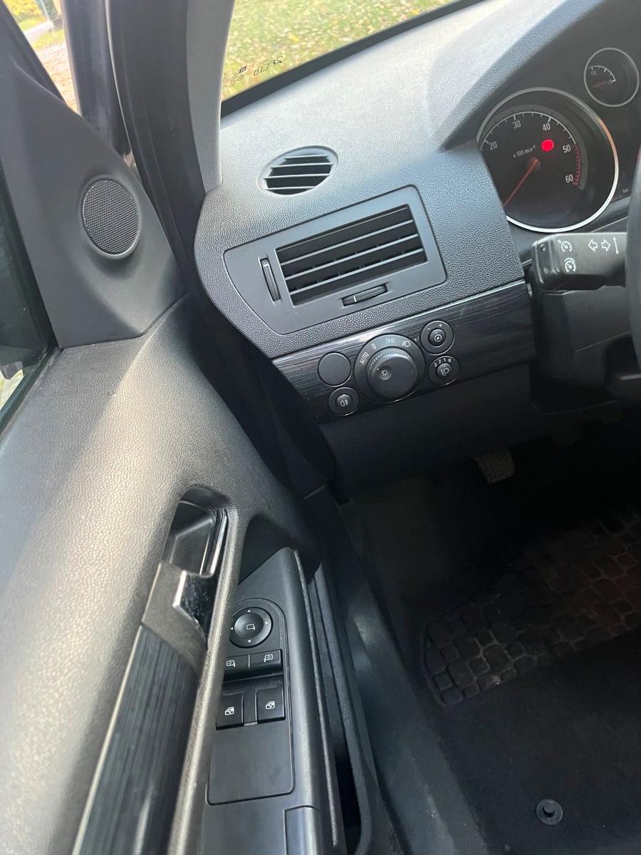 Opel Astra 2007 — photo 12