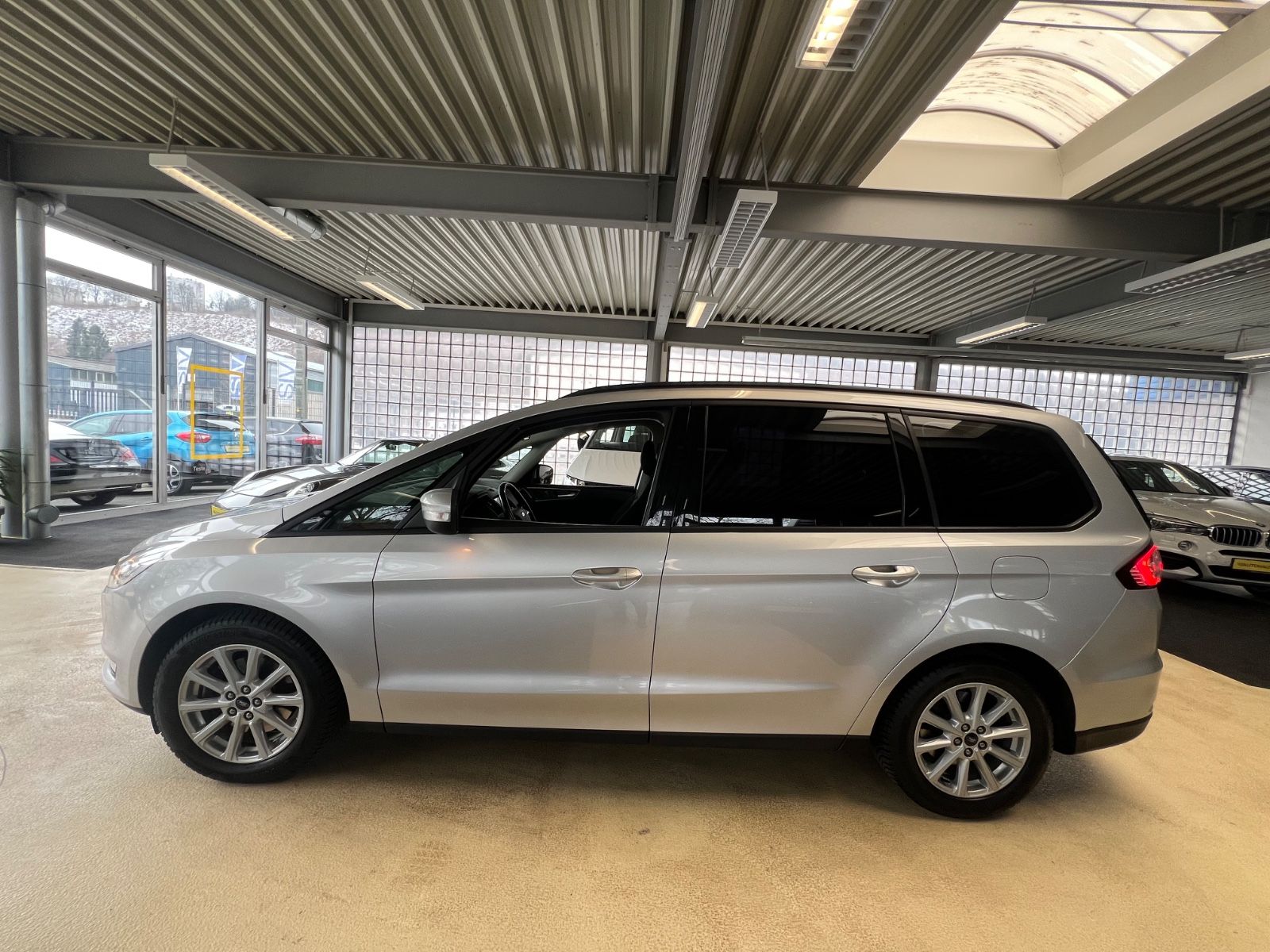 Fahrzeugabbildung Ford Galaxy 2.0 TDCI * 7.SITZER *NAVI*