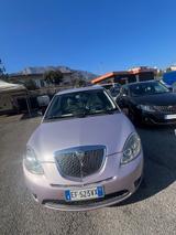 Lancia Ypsilon 1.2 69 CV Elle - Lancia Ypsilon Elle mit Benzin-Antrieb