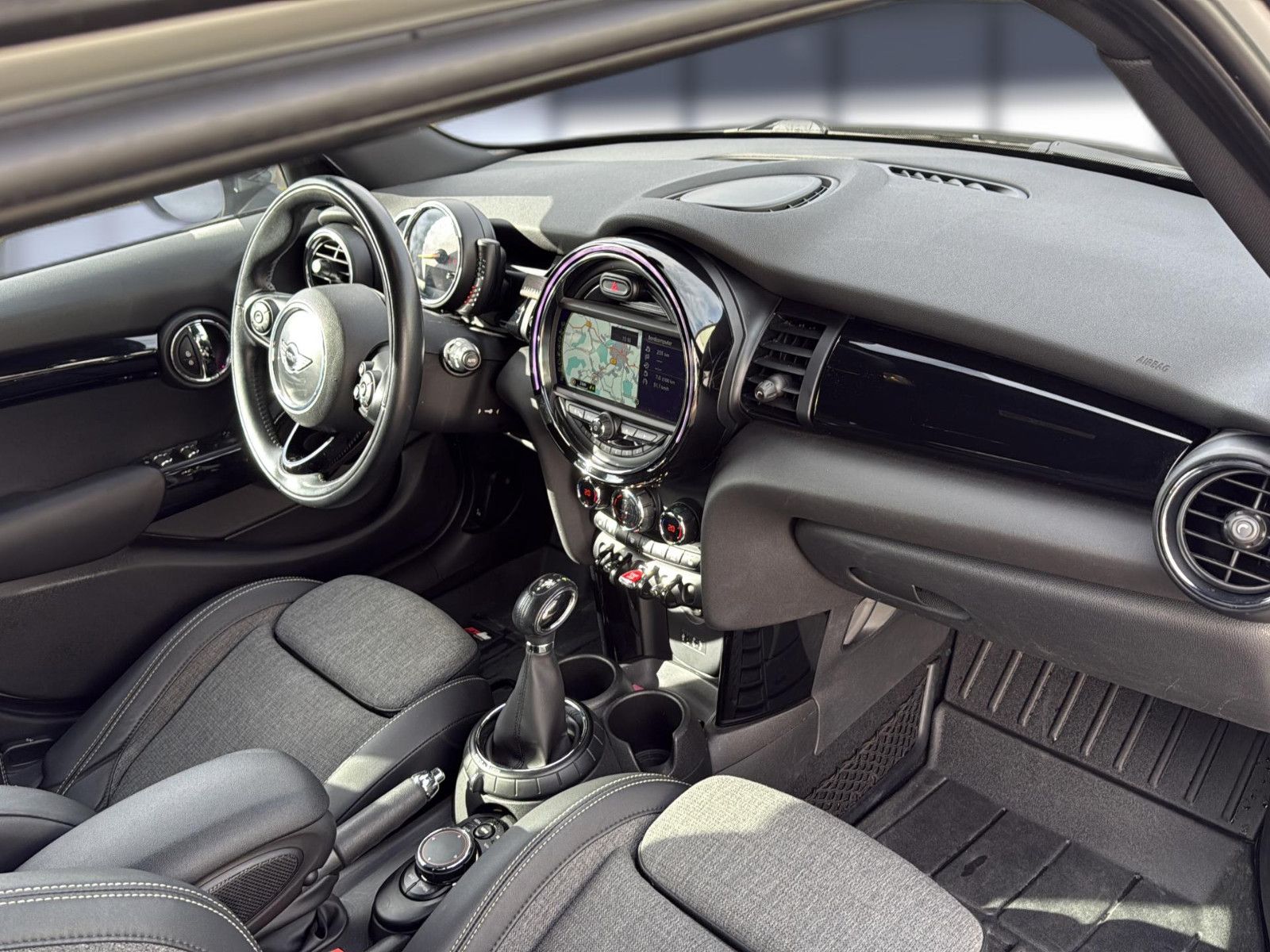 Fahrzeugabbildung MINI COOPER Mini 5-trg. Cooper/ unfallfrei top