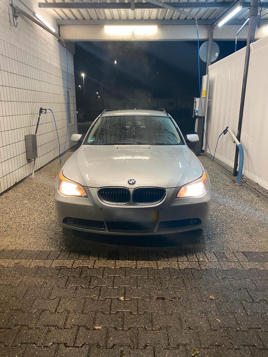 BMW 525 2006 — rear view