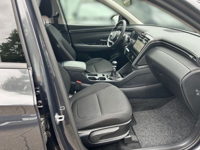 Fahrzeugabbildung Hyundai Tucson Select 2WD+LED-Paket Navi Digitales Cockp