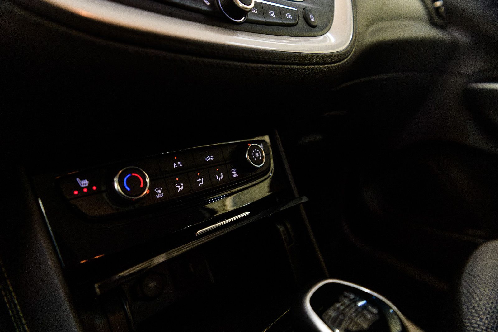 Fahrzeugabbildung Opel Grandland X /Navi+AHK+LED+Grip-Control+SH