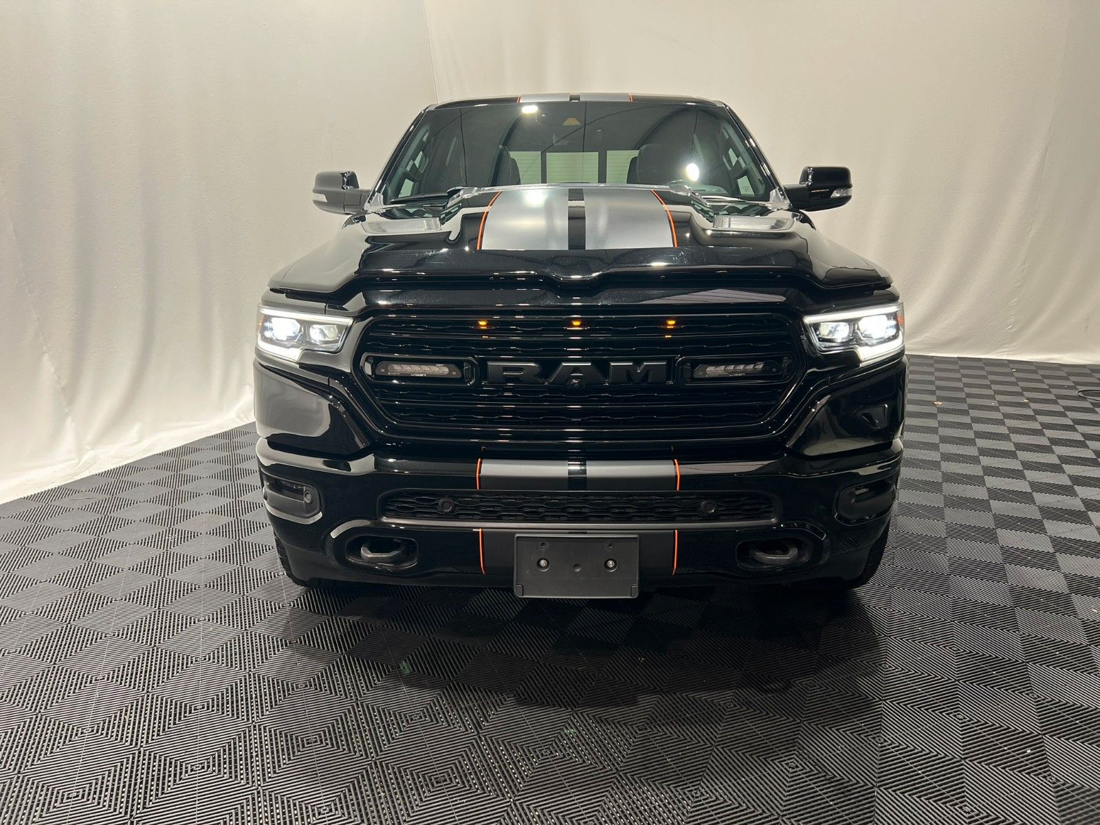 Fahrzeugabbildung Dodge RAM  1500 LIMITED NIGHT CREW CAB 4X4 *RTR UMBAU*