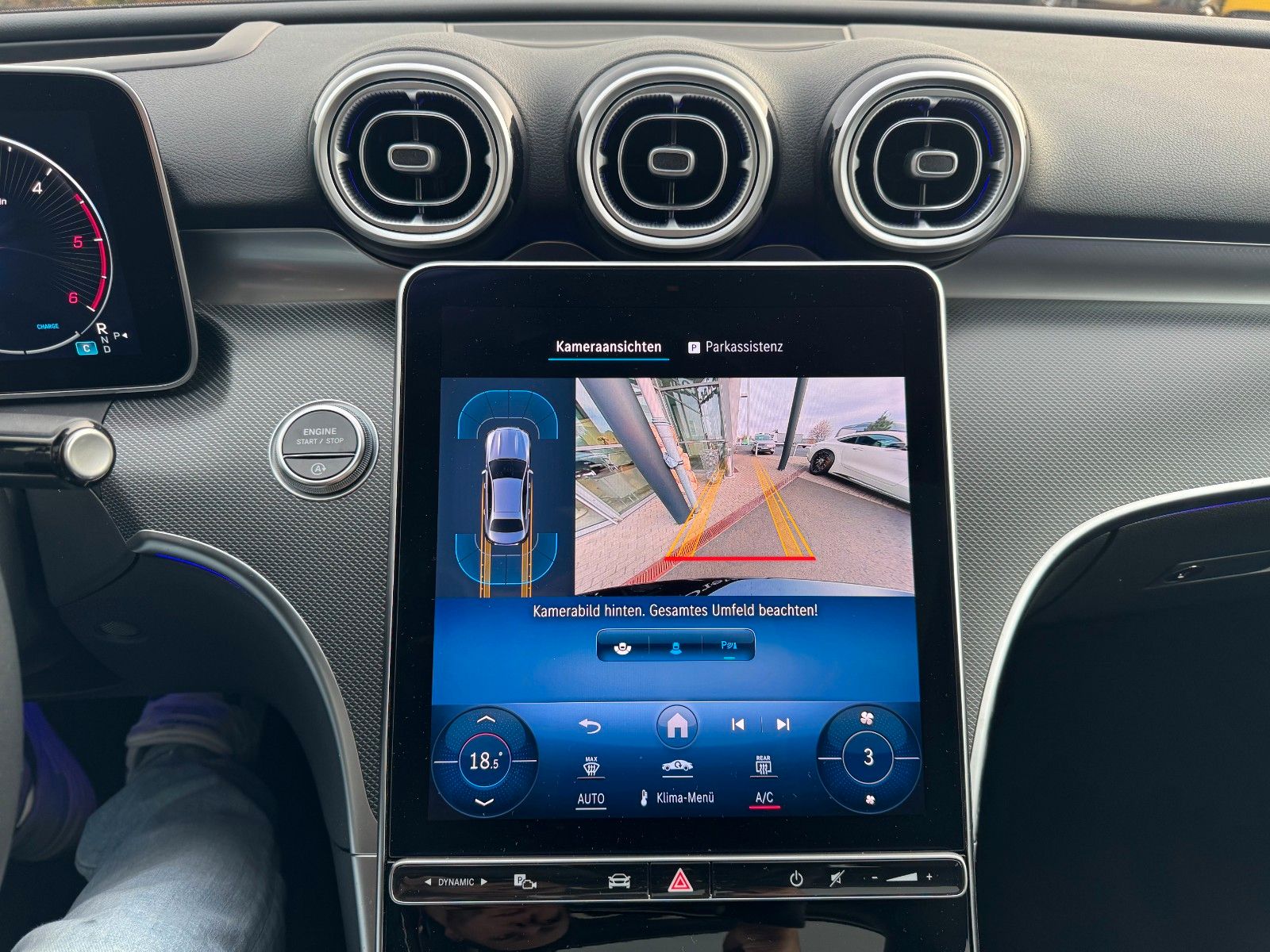 Fahrzeugabbildung Mercedes-Benz C 220d Avantgarde+Pano+HUD+RFK+TotW+AmbiPrem