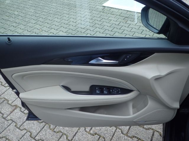 Fahrzeugabbildung Opel Insignia 2.0 Grand Sport Business 4x4 AHK ACC SH