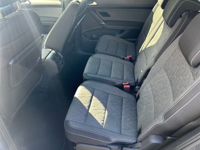 Fahrzeugabbildung Volkswagen Touran 2.0 TDI MOVE R-LINE-EXTERIEUR KEYLESS LED