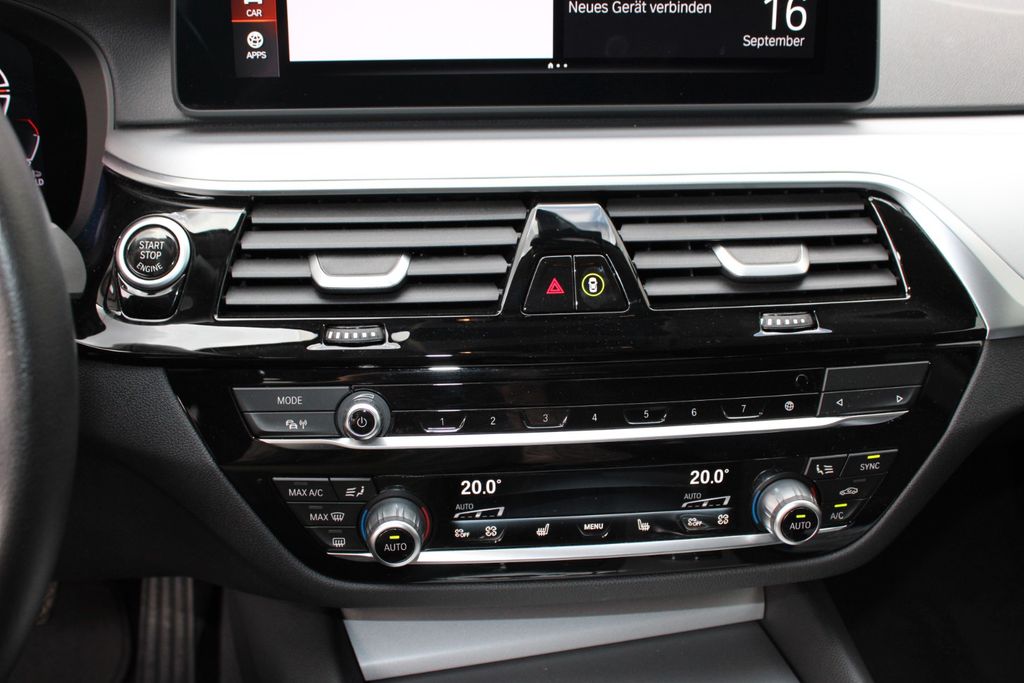BMW 520d xDrive Touring AUT LED AHK NAVI LEDER LIVE