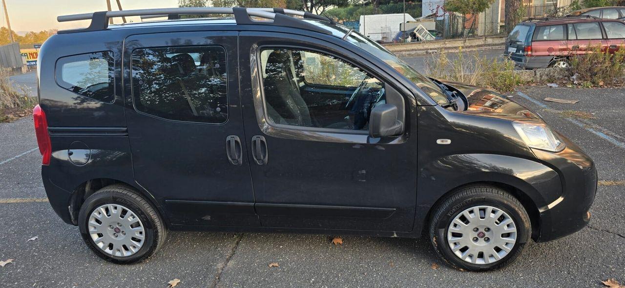 Fiat Qubo 2011 — вигляд ззаду