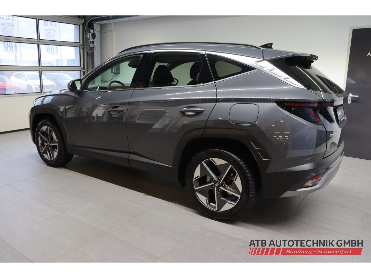 Fahrzeugabbildung Hyundai Tucson TREND PHEV 1.6 T-GDi 4WD 99,6% SOH Navi L