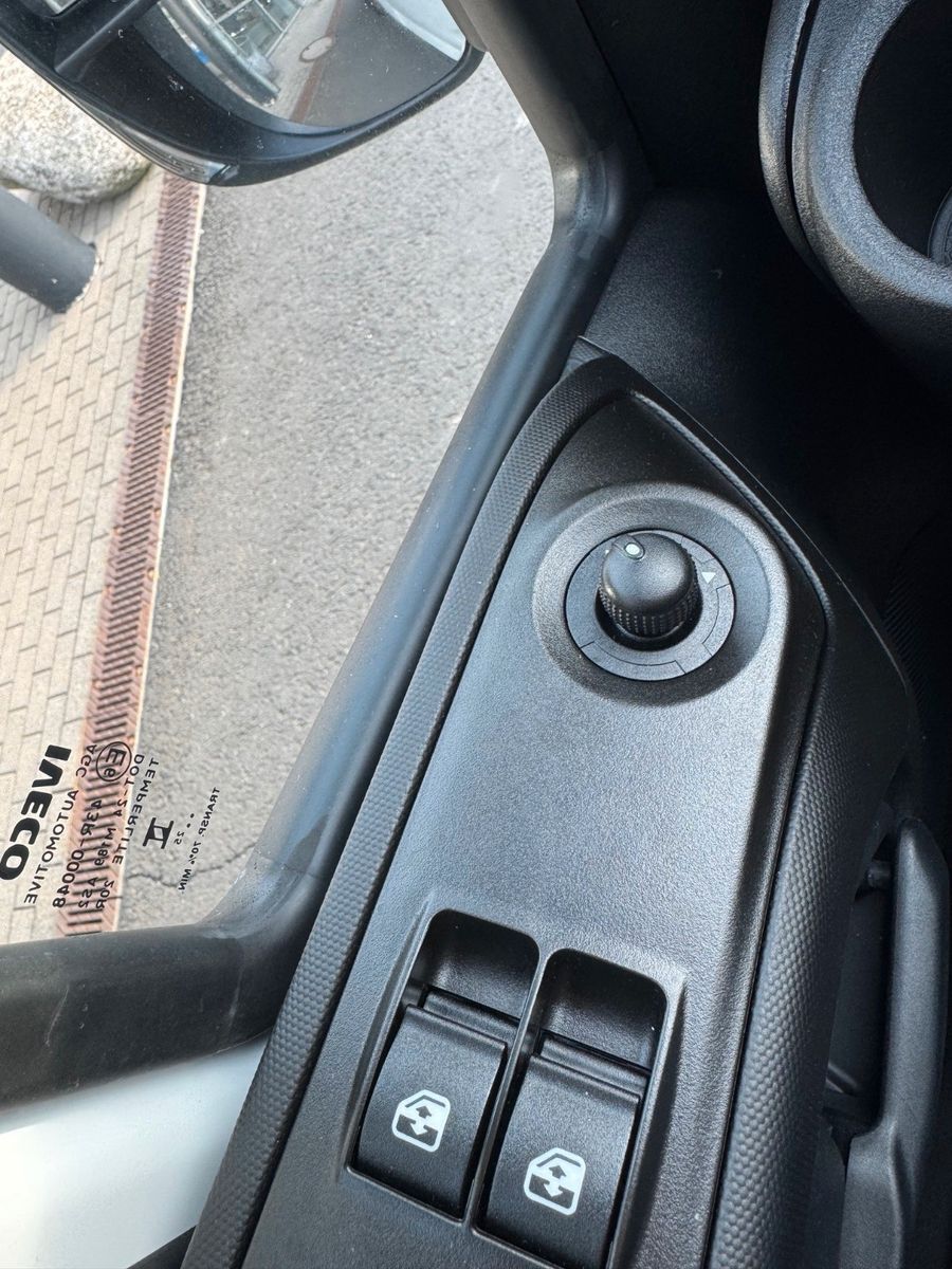 Fahrzeugabbildung Iveco Daily 35S16 A8 *DoKa*Automatik*AHK*R3.520mm*