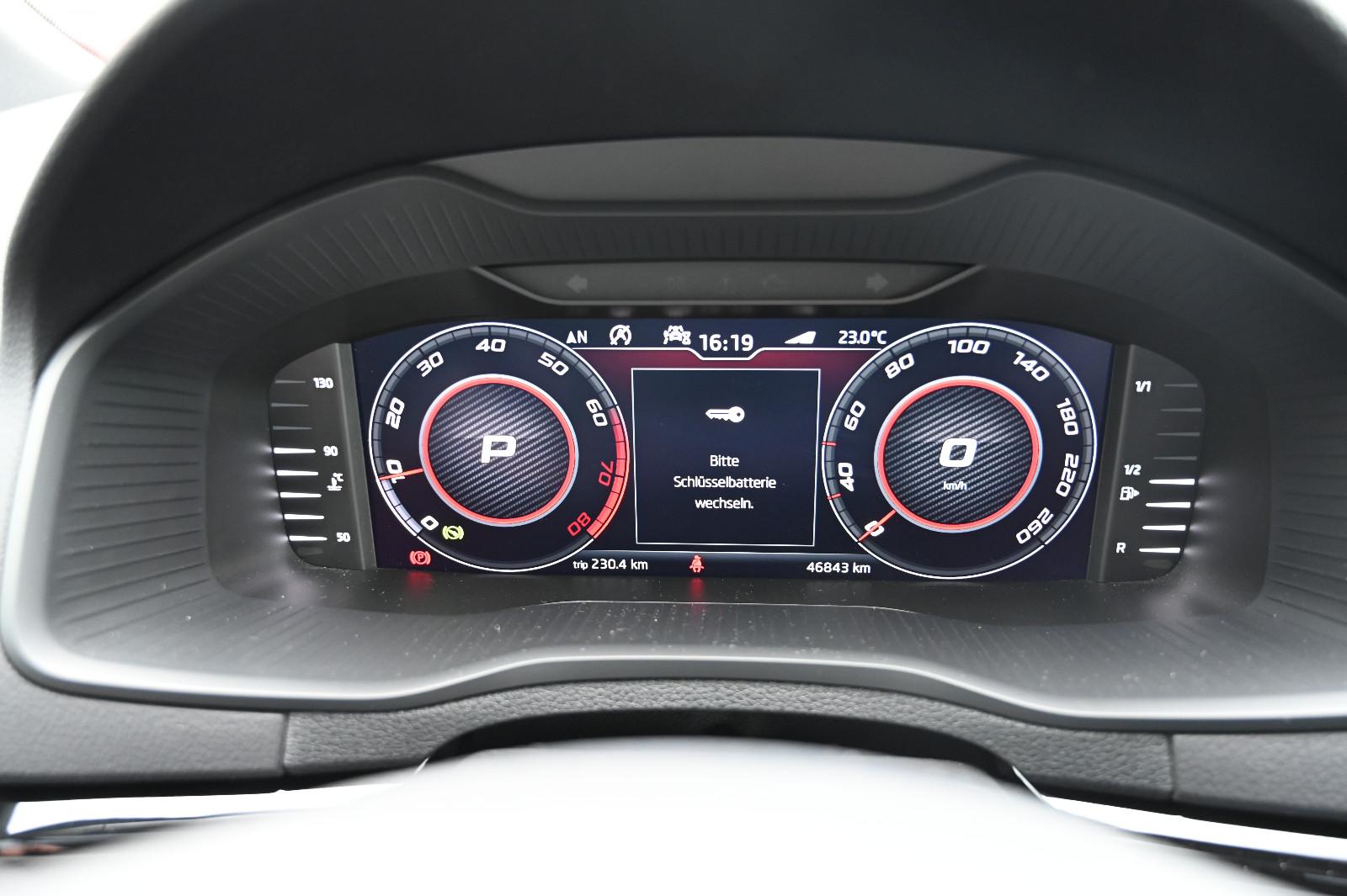 Skoda Karoq 1.5 TSI Sportline Navi CarPlay LED PDC