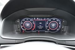 SKODA Karoq 1.5 TSI Sportline Navi CarPlay LED PDC
