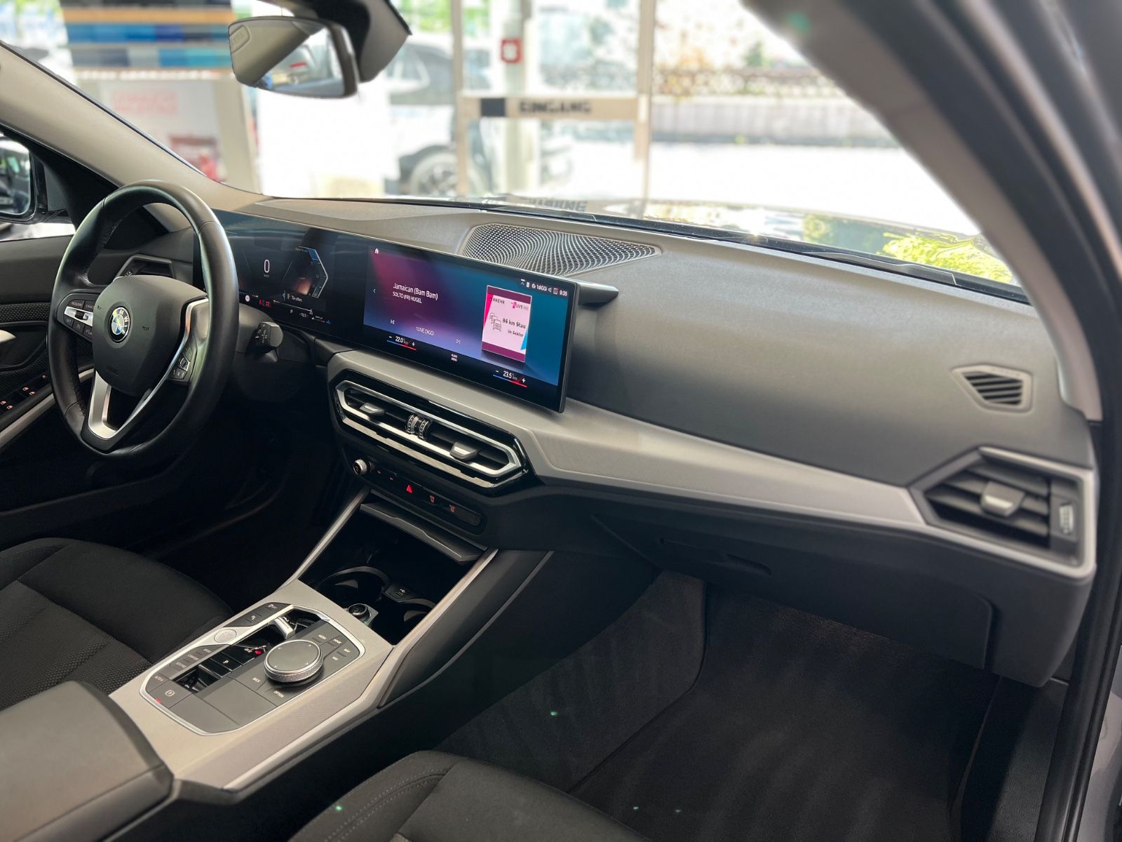 BMW 320 d xDrive Touring III DRIVING ASSISTANT III foto 16