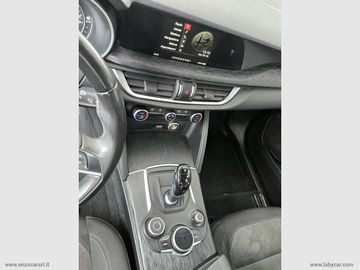 Alfa-Romeo Stelvio - 10