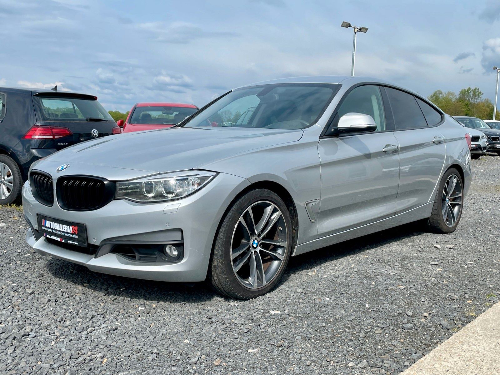 Fahrzeugabbildung BMW 320i Gran Turismo Aut. Navi Xenon 19"M LMR SPORT