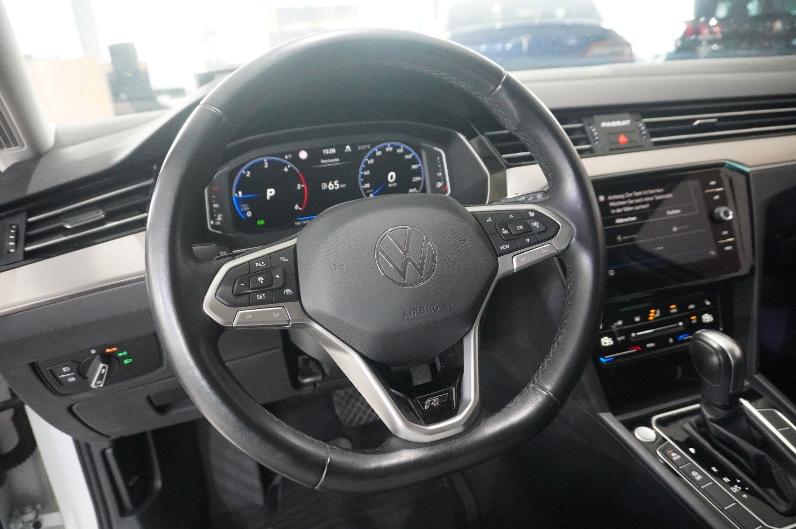 Fahrzeugabbildung Volkswagen Passat Vari. 2.0D R-LINE 4M NAVI/LED/KAMERA/AHK