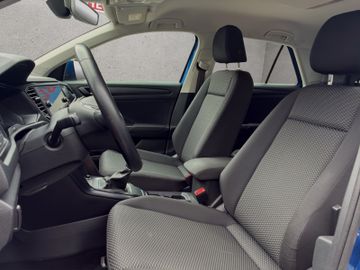 Volkswagen T-Roc - 12