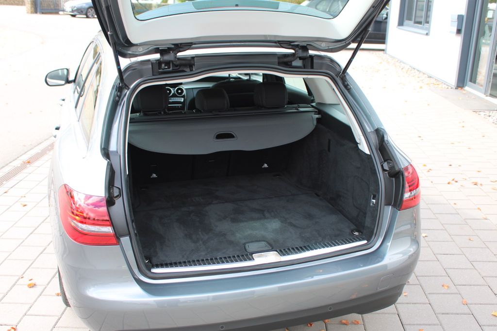 MERCEDES-BENZ C 220 d T LED AUT SHZ KAM NAVI PDC