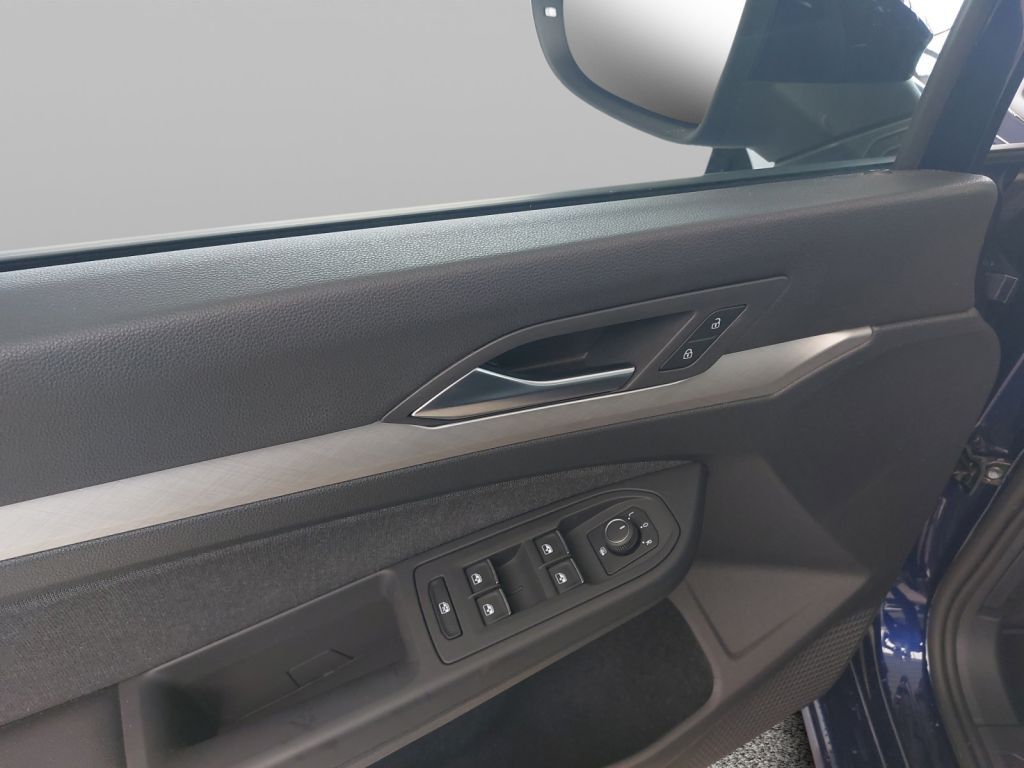 Fahrzeugabbildung Volkswagen Golf 1.5 TSI Life Panorama ACC IQ Light LED