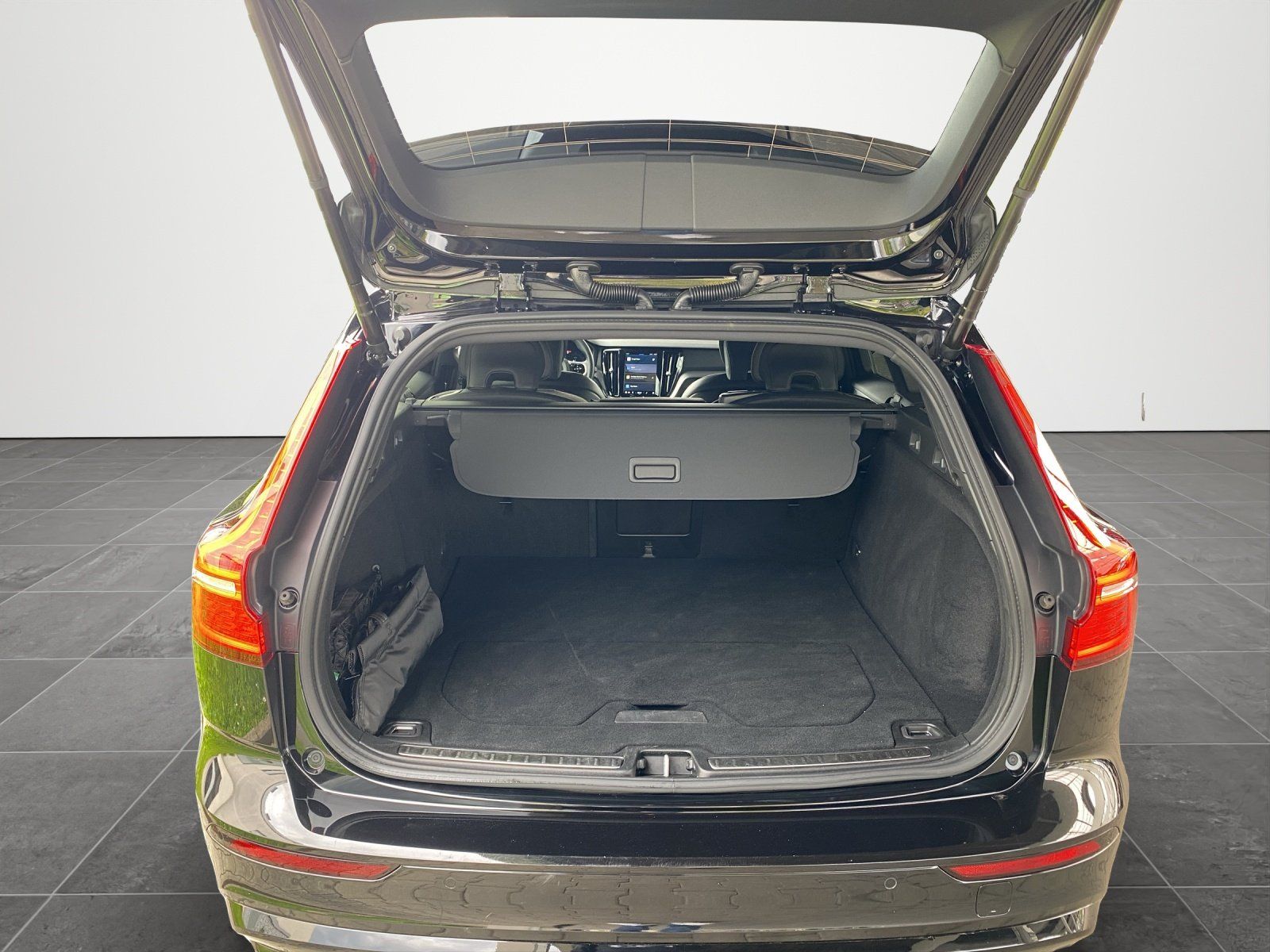 Volvo V60 T8 Plus Dark AWD*AHK*RFK*MMY*SHZ*StHzg* foto 14