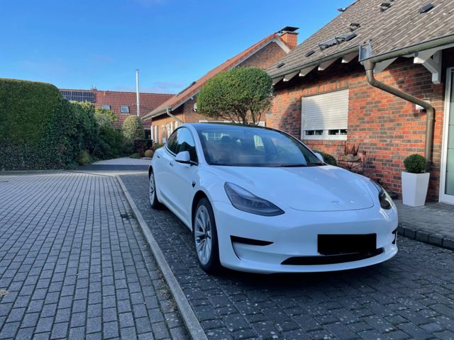 Tesla Model 3 | Ganzjahresreifen | Hinterradantrieb