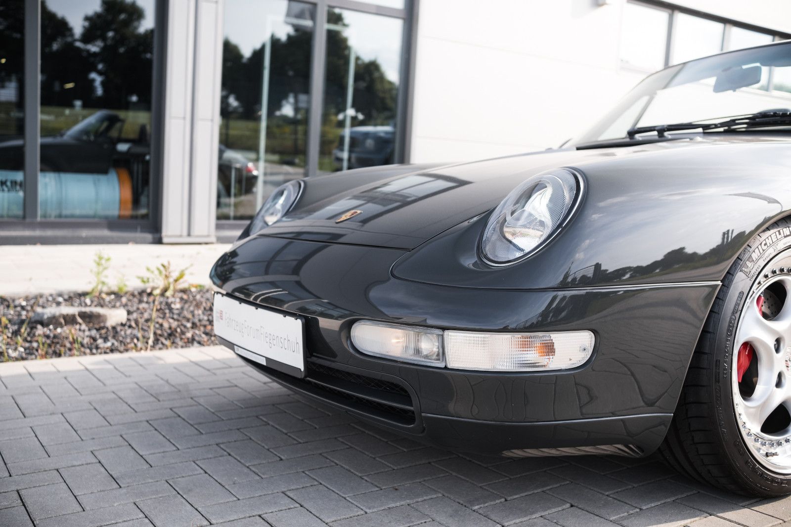 Fahrzeugabbildung Porsche 993 Carrera Cabriolet, NEUWERTIG von APCarDesign