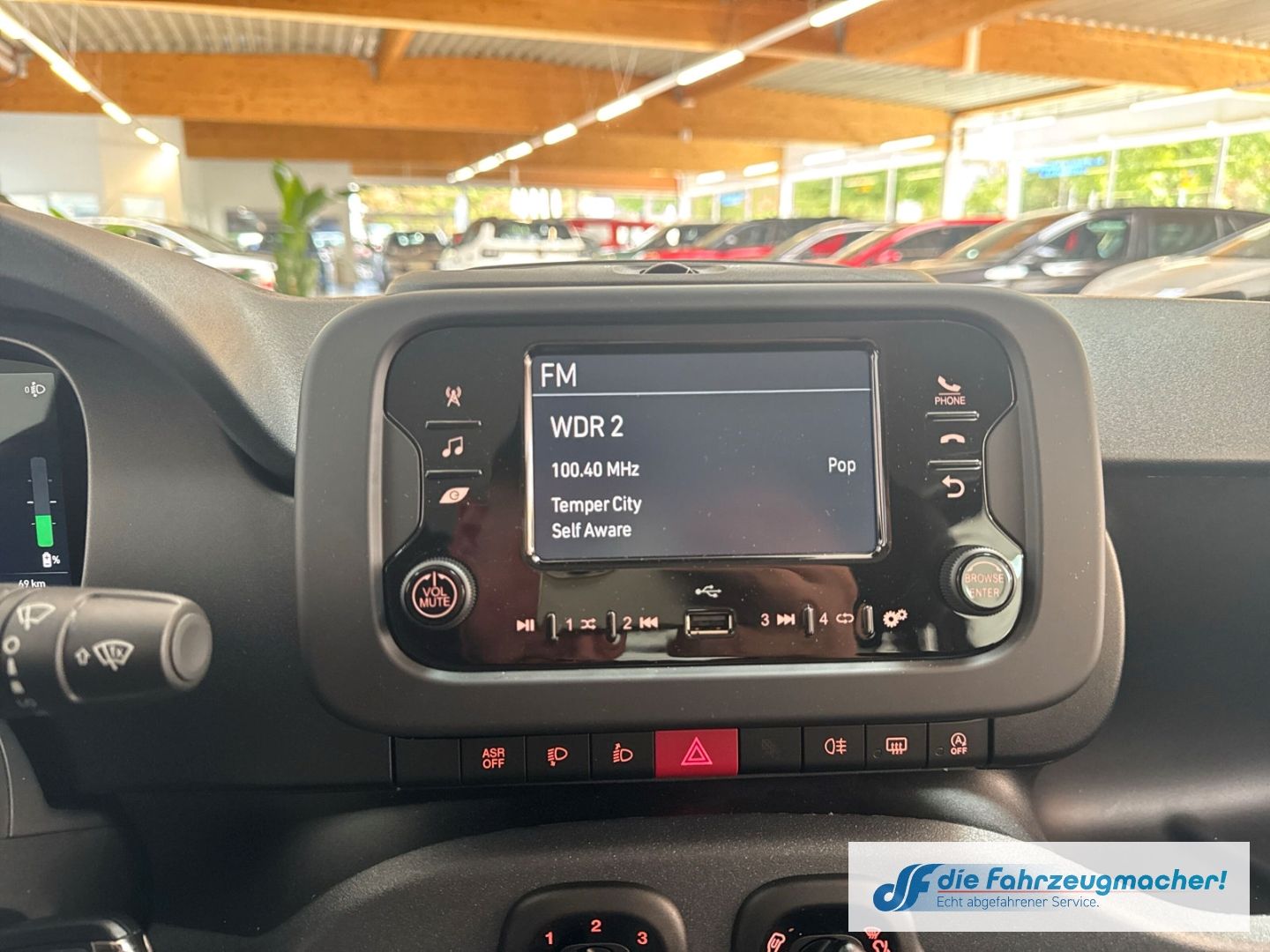 Fahrzeugabbildung Fiat Pandina Hybrid Icon Tempomat Digitales Cockpit D