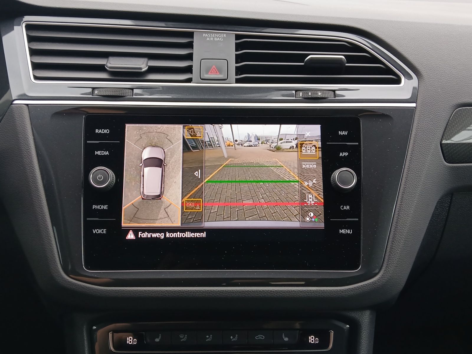 Fahrzeugabbildung Volkswagen Tiguan TDI Highline DSG 4M R-Line LED AHK Navi A