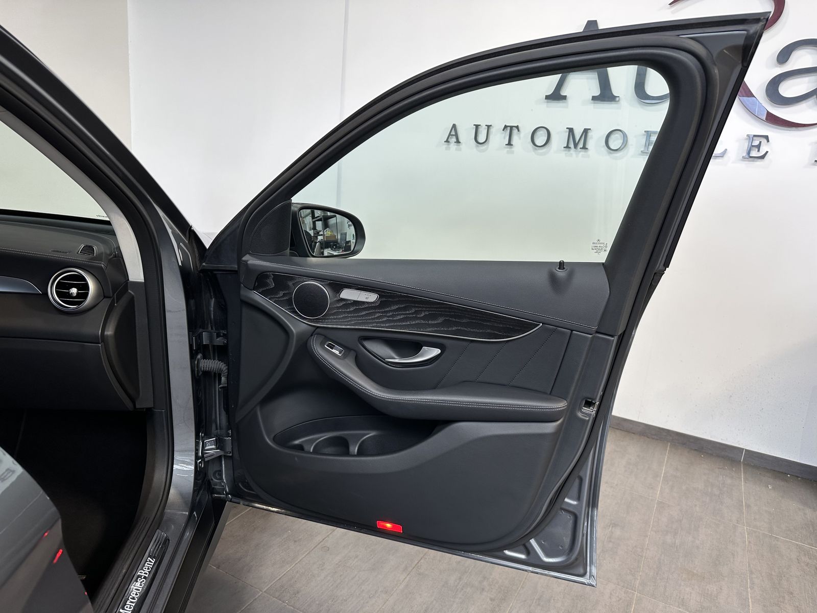 Fahrzeugabbildung Mercedes-Benz GLC 300de 4Matic AMG-Line NAV+LED+ACC+KAM+19ZOLL