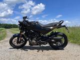 Husqvarna Svartpilen 401 / Akrapovic / WIE NEU / A2 - Offers matching your search criteria