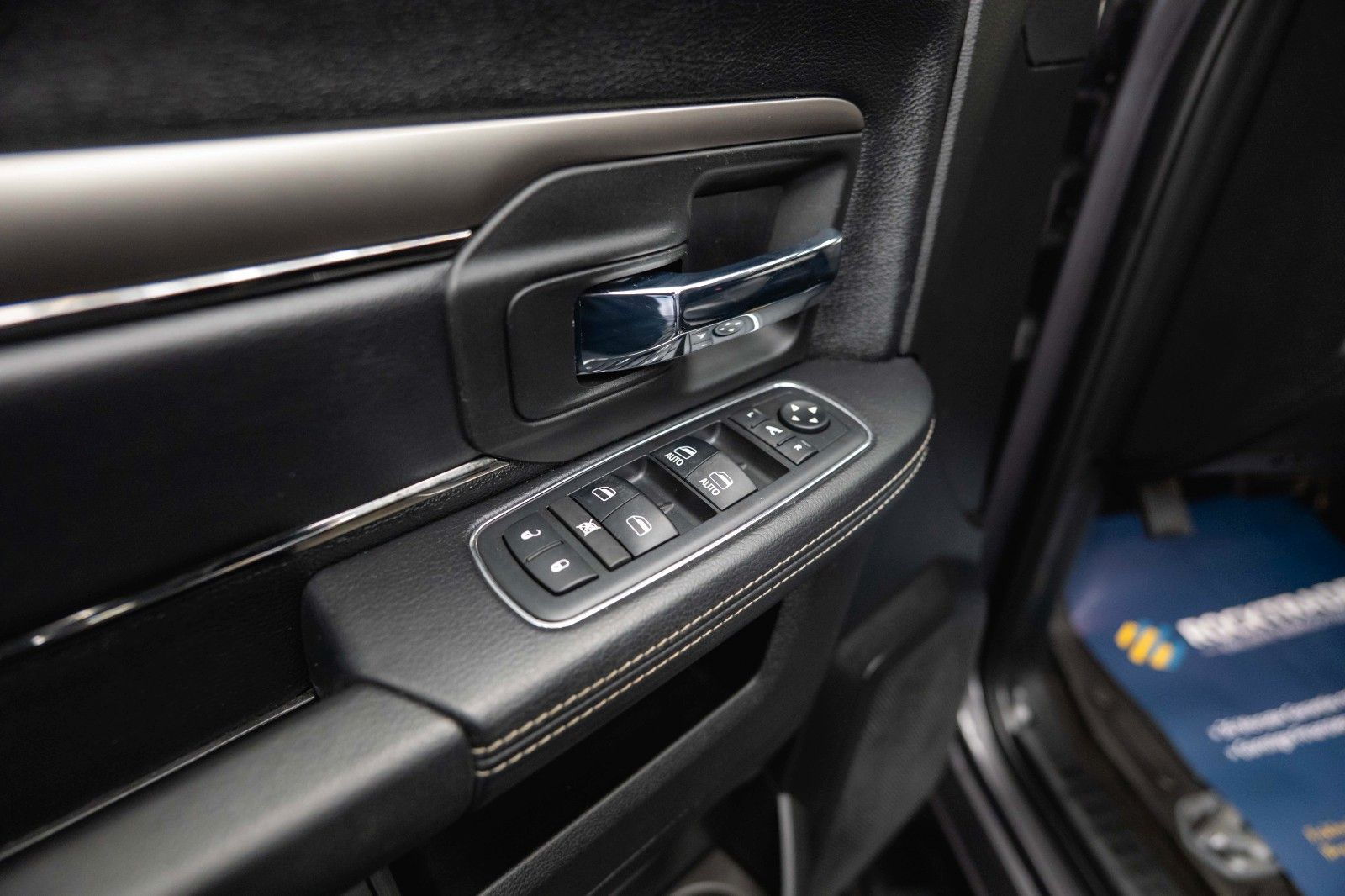 Fahrzeugabbildung Dodge RAM 5.7 V8 HEMI 4x4 Sport OFFROAD NightPaket 19%