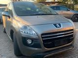 Peugeot 3008 HYbrid4 g - Peugeot 3008 Hybrid (Diesel/Elektro)