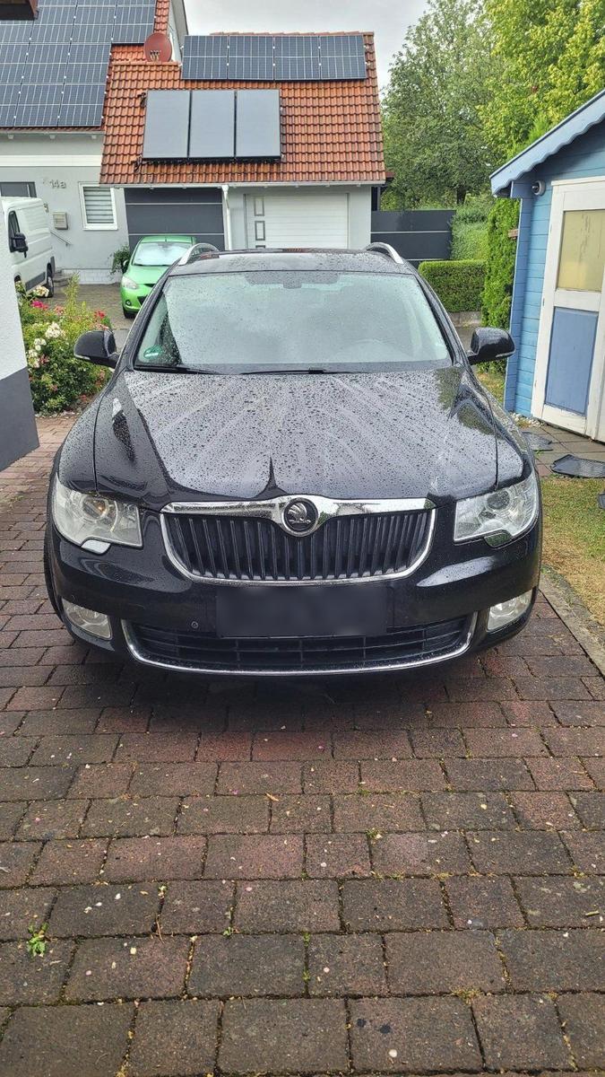 Skoda Superb 2011 — салон
