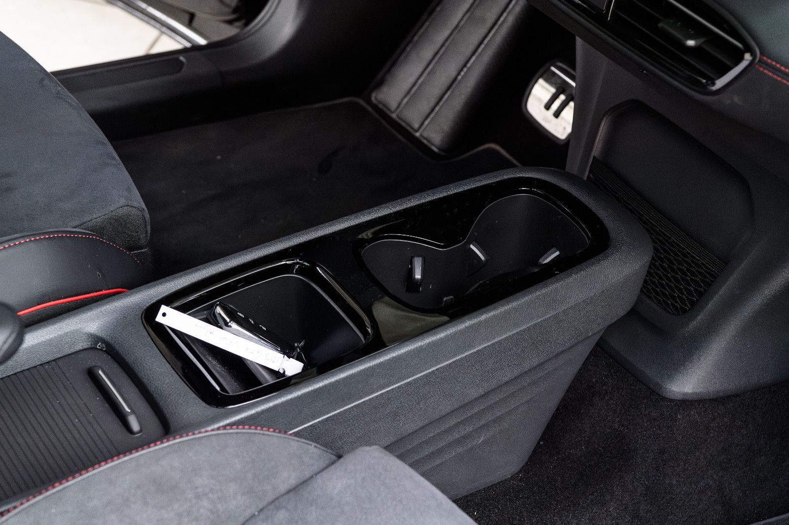 Fahrzeugabbildung Volkswagen ID.3 GTX IQ-LIGHT+AHK+PANO+360°-KAM+NAV+WÄRMEP.