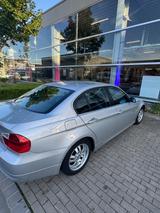 BMW 325i E90 Nur 120.000km, 218ps, Automatik - BMW: 1.9