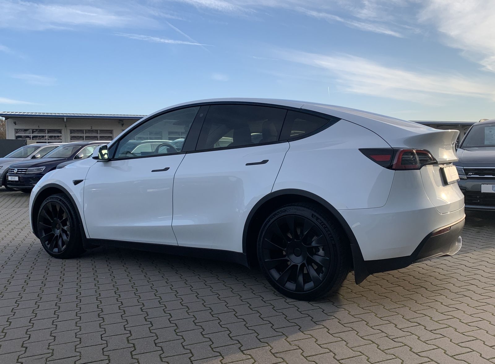 Fahrzeugabbildung Tesla Model Y Long Range Dual AWD*AHK*Keyless*Cam*Pano