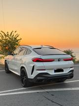 BMW X6 xDrive40d *M-Paket*LASER*LUFTFAHRWERK*PANO*TV - BMW X6 in Duisburg