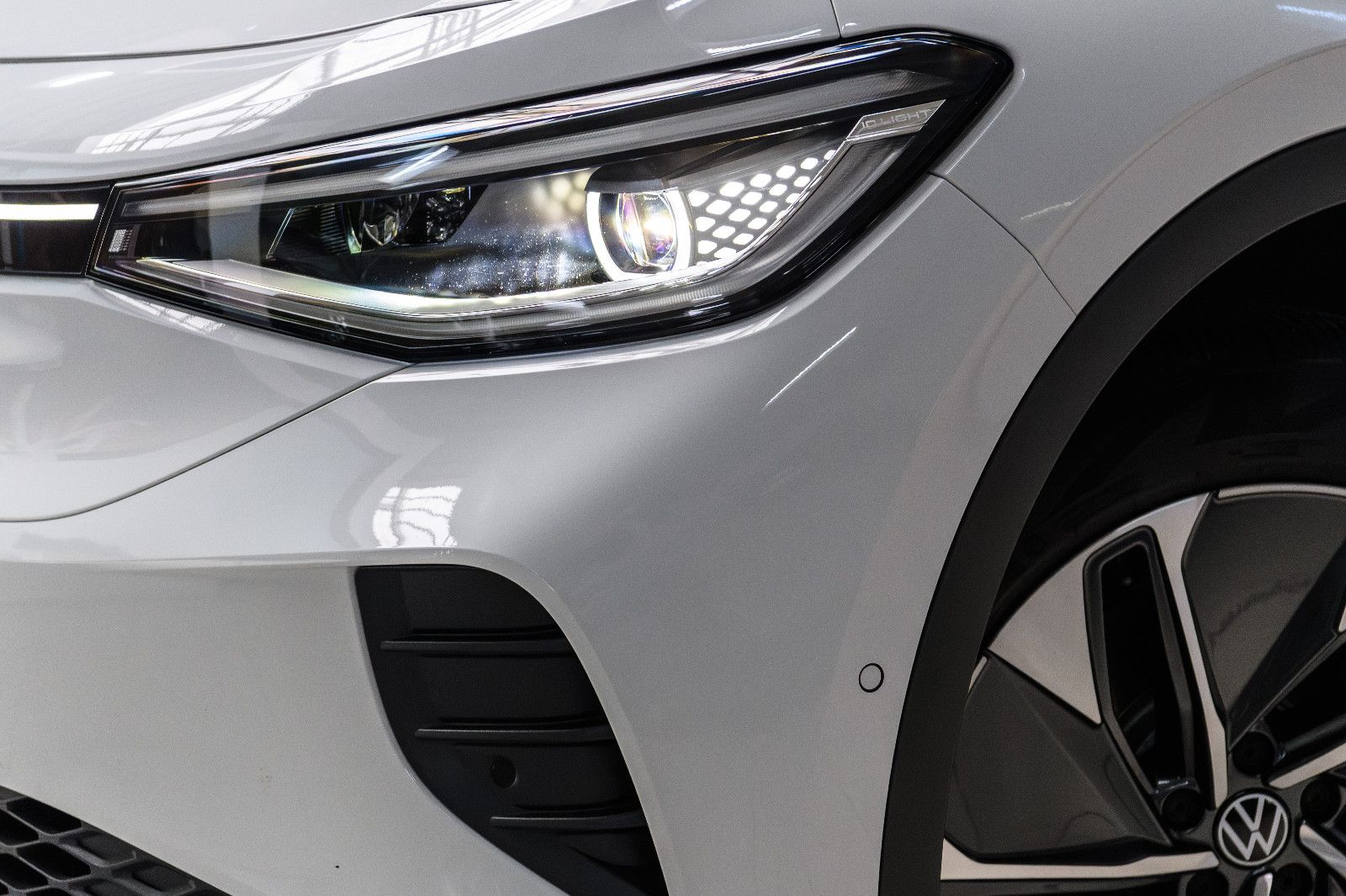 Fahrzeugabbildung Volkswagen ID.4 Pro IQ-LED+AHK+360°KAM+KEYLESS+WÄRMEP+DCC
