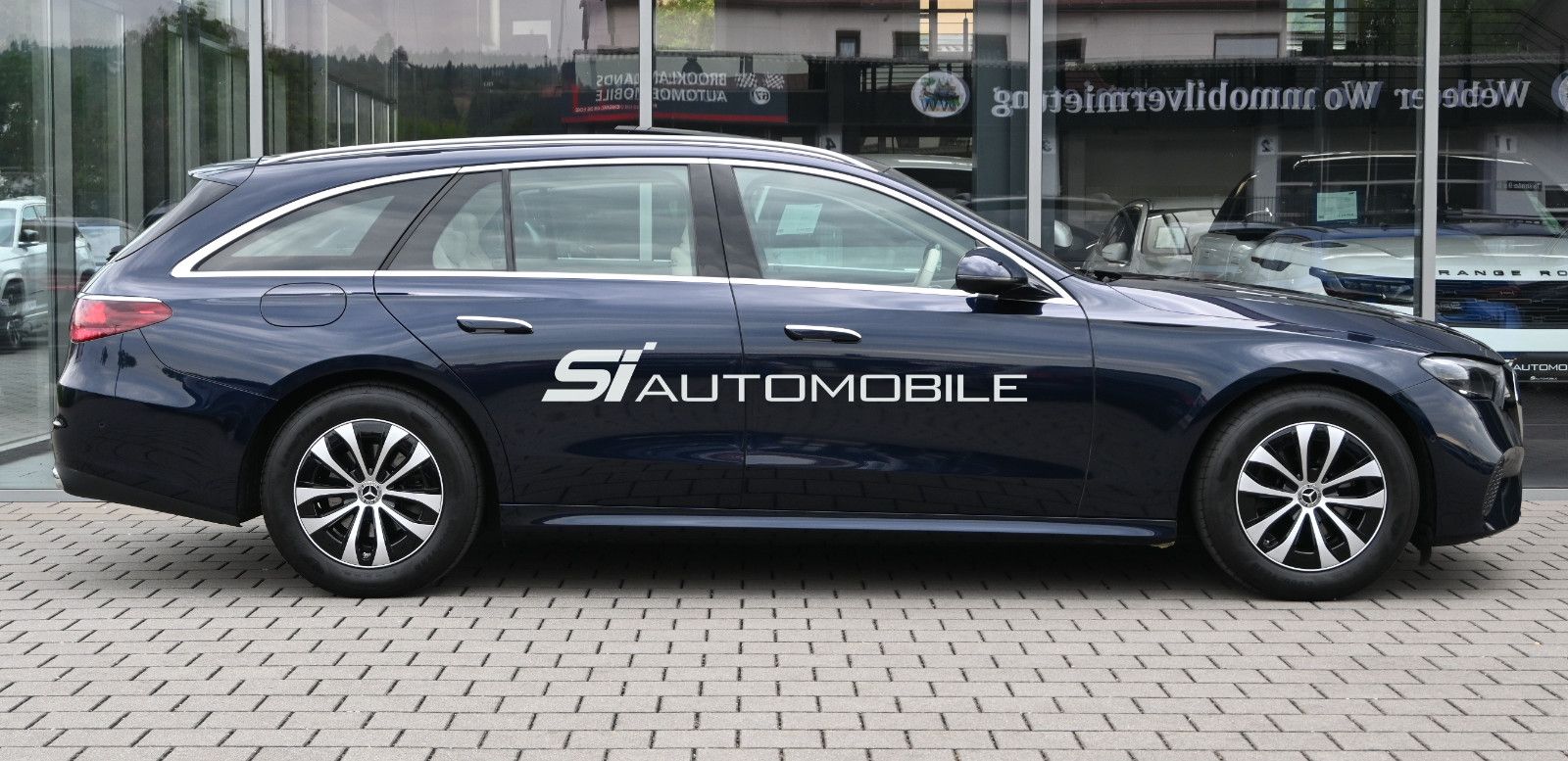 Fahrzeugabbildung Mercedes-Benz E 200 T Avantgarde Adv. °ACC°AHK°PANORAMA°8-FACH