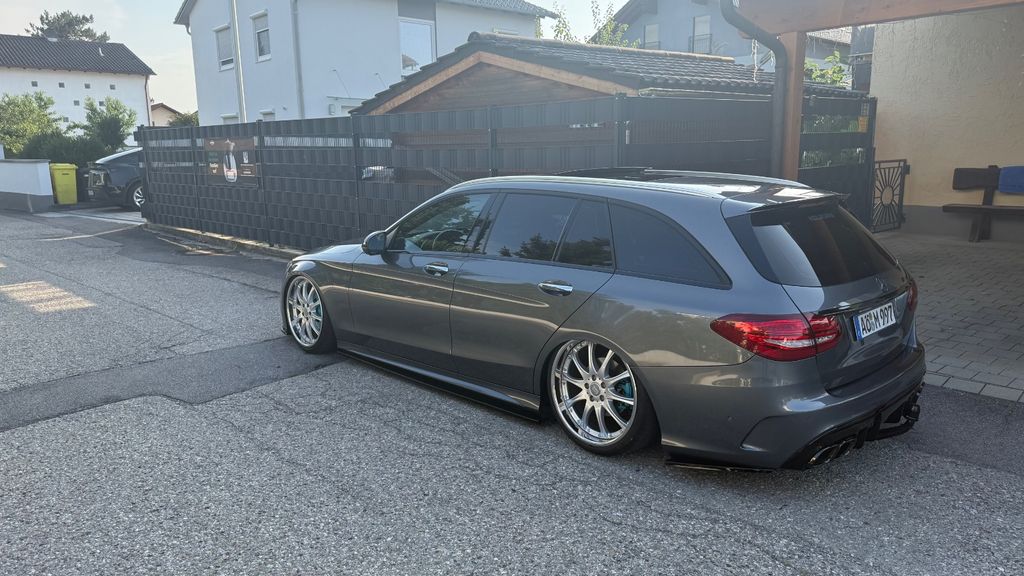 Image of Mercedes-Benz C 400