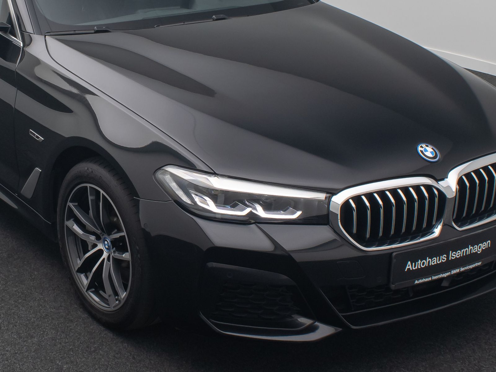 Fahrzeugabbildung BMW 530e xD M Sport Kamera DAB HiFi ACC AHK 4xKlima
